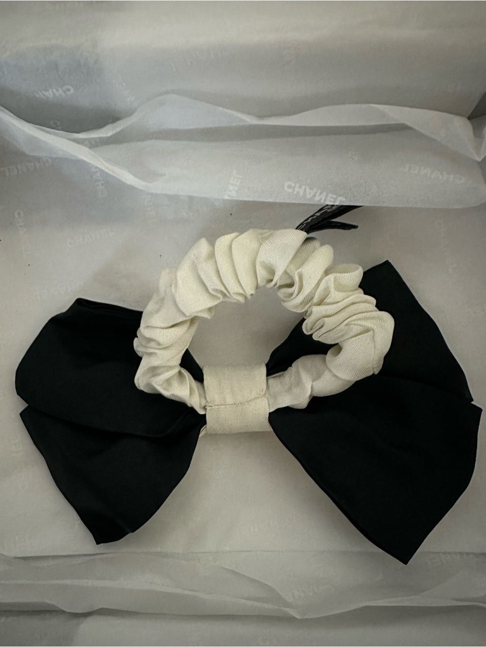 CHANEL Black & Ivory Two-Tone Bow Scrunchie - Picture 5 of 16